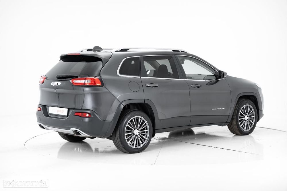 Jeep Cherokee - 4