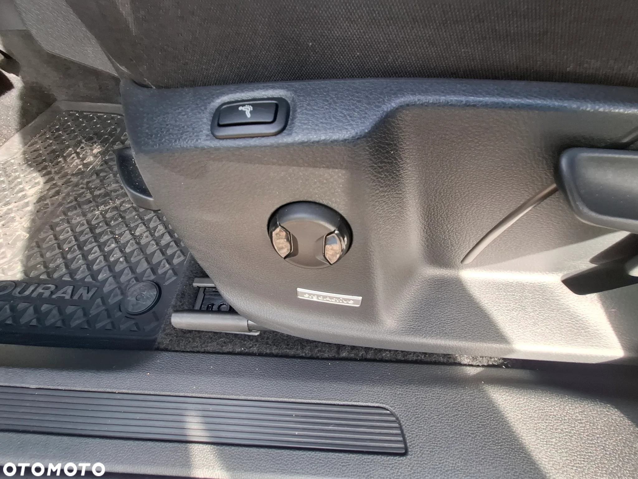 Volkswagen Touran 2.0 TDI BMT Comfortline DSG - 11