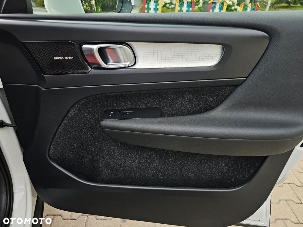 Volvo XC 40 B5 B AWD Ultimate Dark - 21