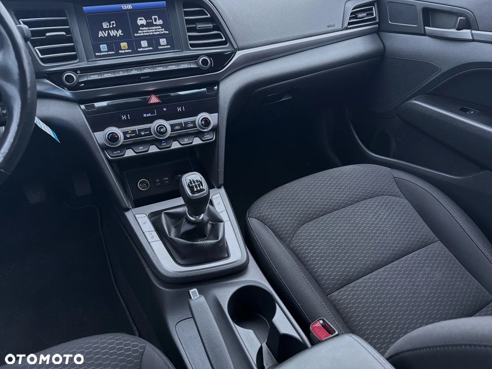 Hyundai Elantra 1.6 Comfort - 17