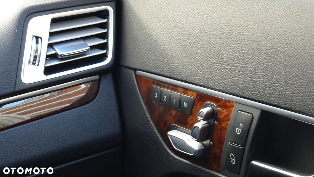 Mercedes-Benz Klasa E 350 4Matic 7G-TRONIC - 32