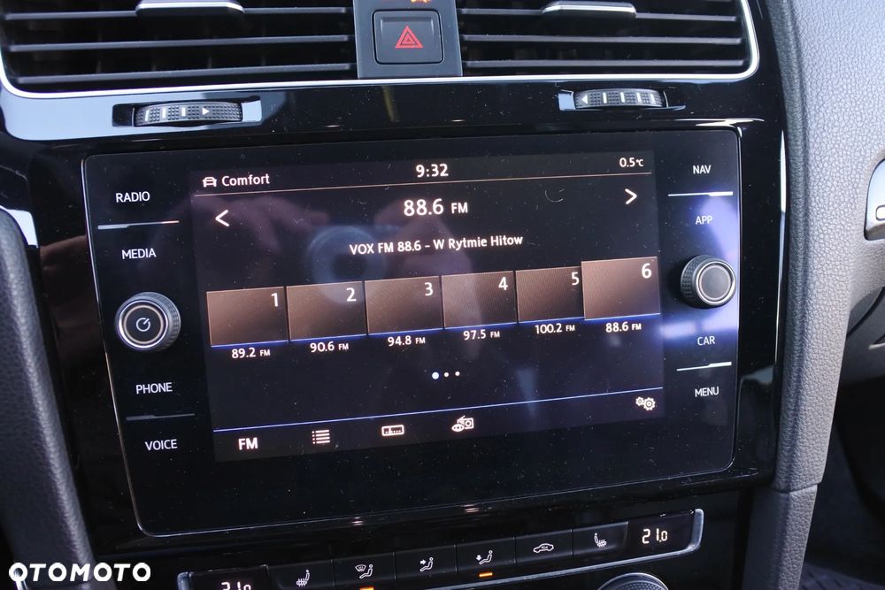 Volkswagen Golf - 25