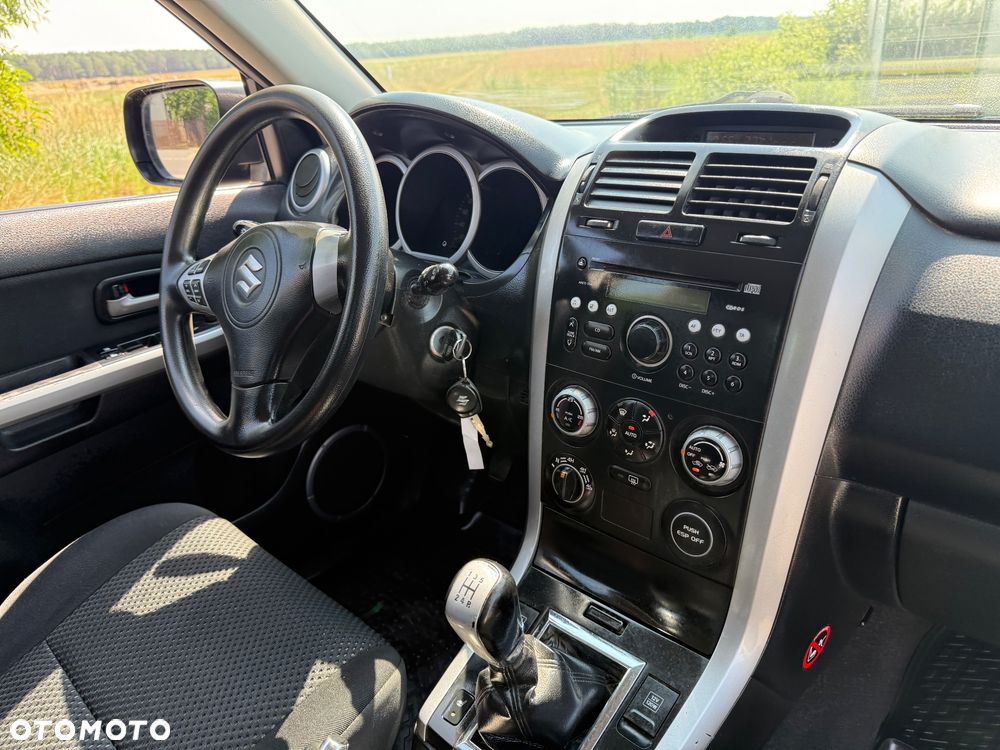 Suzuki Grand Vitara 2.0 Limited - 21