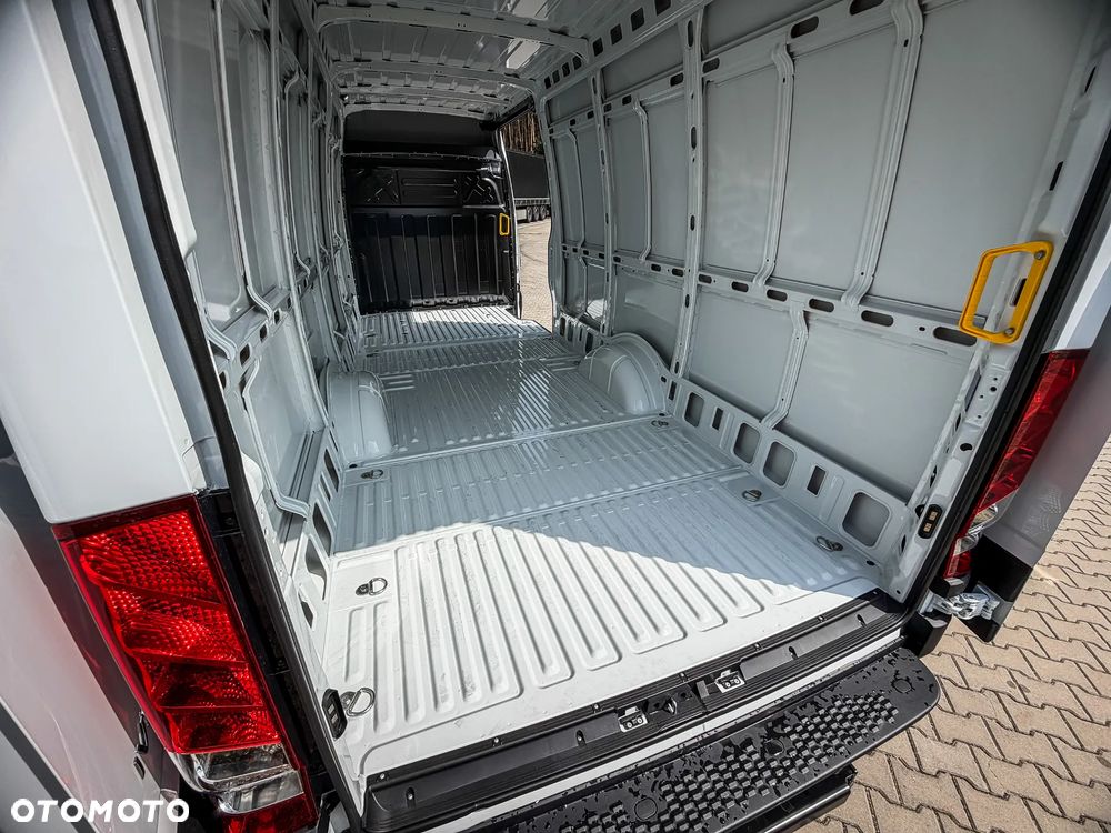 Iveco Daily 35S18HA8 V 3.0 Diesel 180KM AT8 ZF L4H2 - 25
