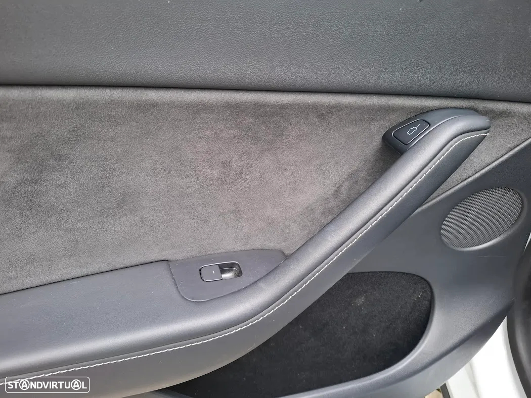 Tesla Model Y Long Range Dual Motor AWD - 35