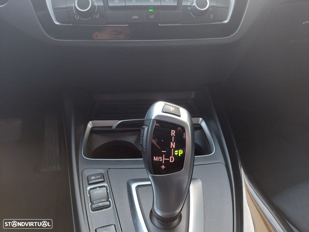 BMW 116 d Line Luxury Auto - 24