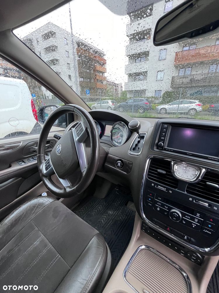 Lancia Voyager 3.6 Platinum - 15
