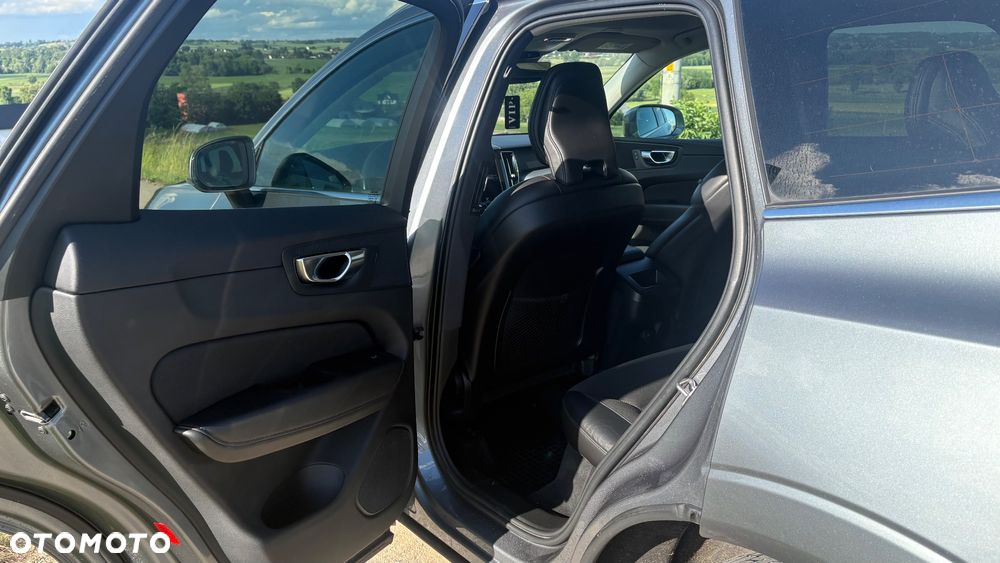 Volvo XC 60 B4 D Momentum - 8