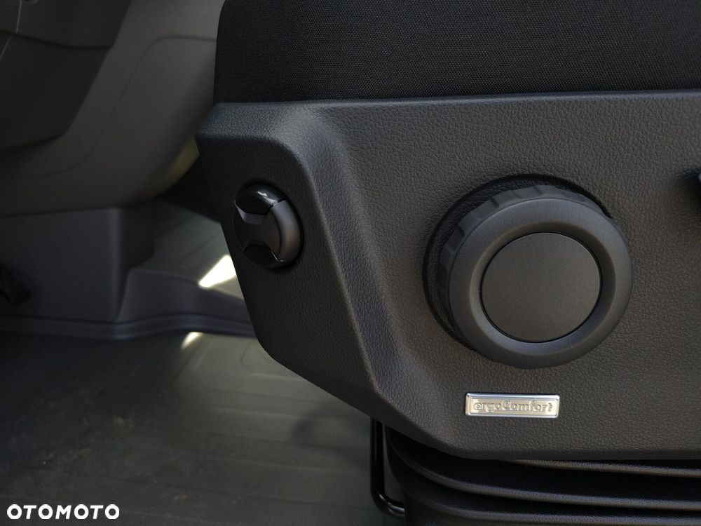 Volkswagen Crafter 2,0 l EURO VI SCR 163 KM / skrzynia biegów: Przedni napęd automatyczna 8-biegowa rozstaw osi: 4490 mm - 10