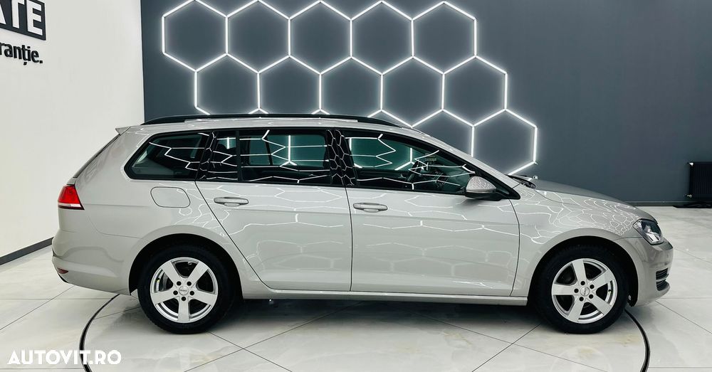 Volkswagen Golf 1.6 TDI BlueMotion Technology Comfortline - 32