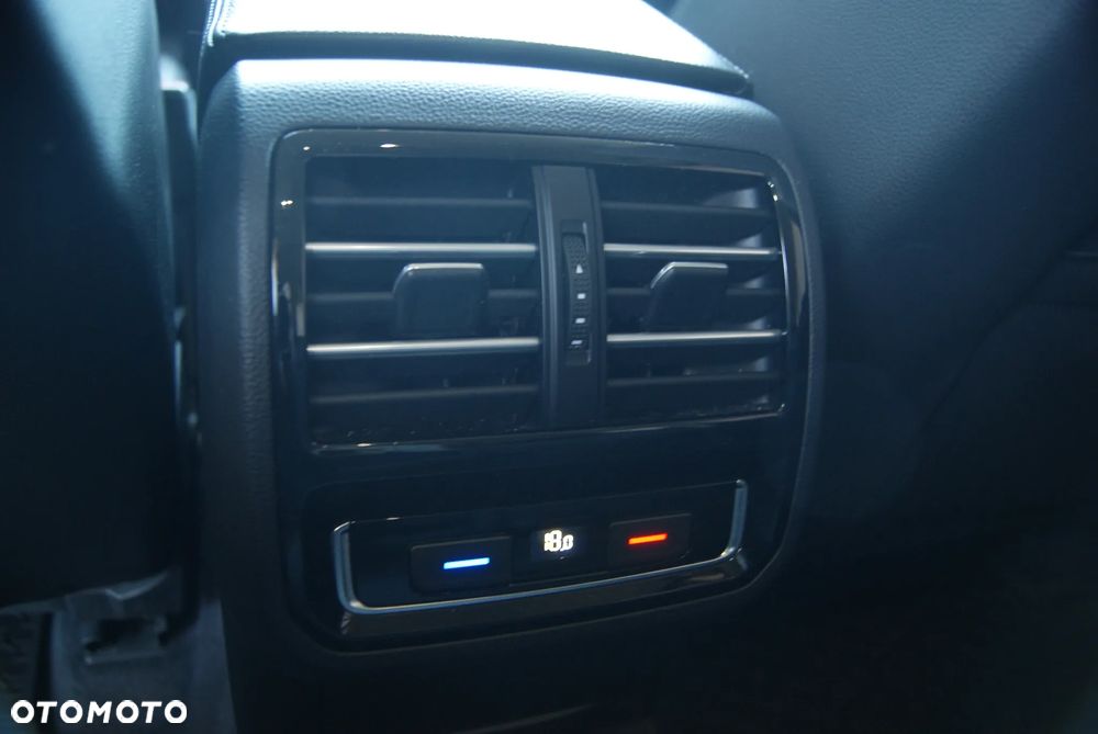 Volkswagen Passat 2.0 TDI (BlueMotion Technology) DSG Highline - 24