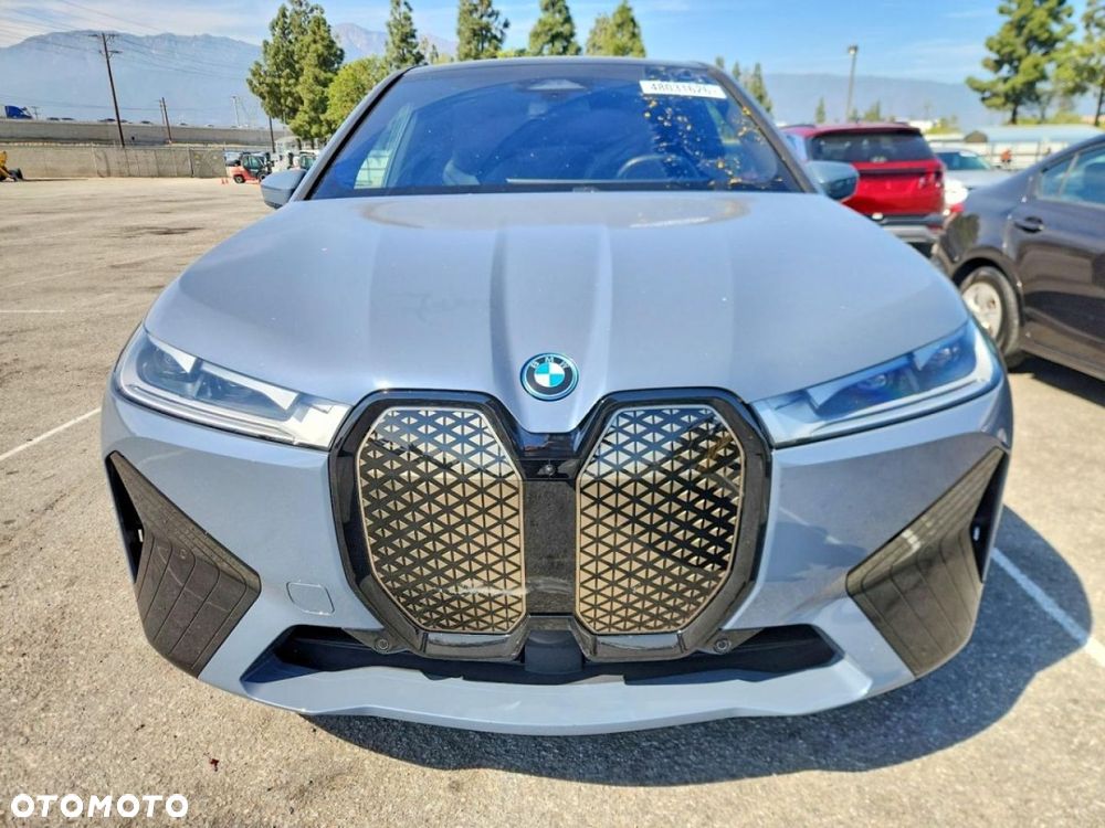 BMW iX - 6
