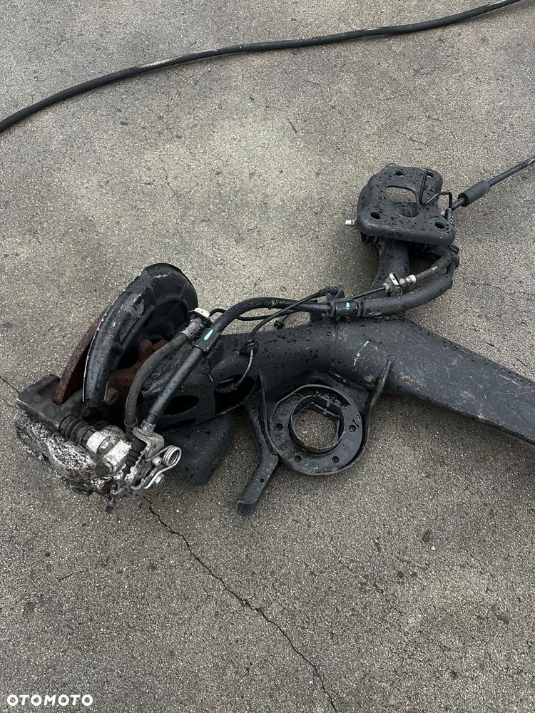 Tylna OŚ Belka Fiat 500L Tarcze Kompletna stan bdb - 5