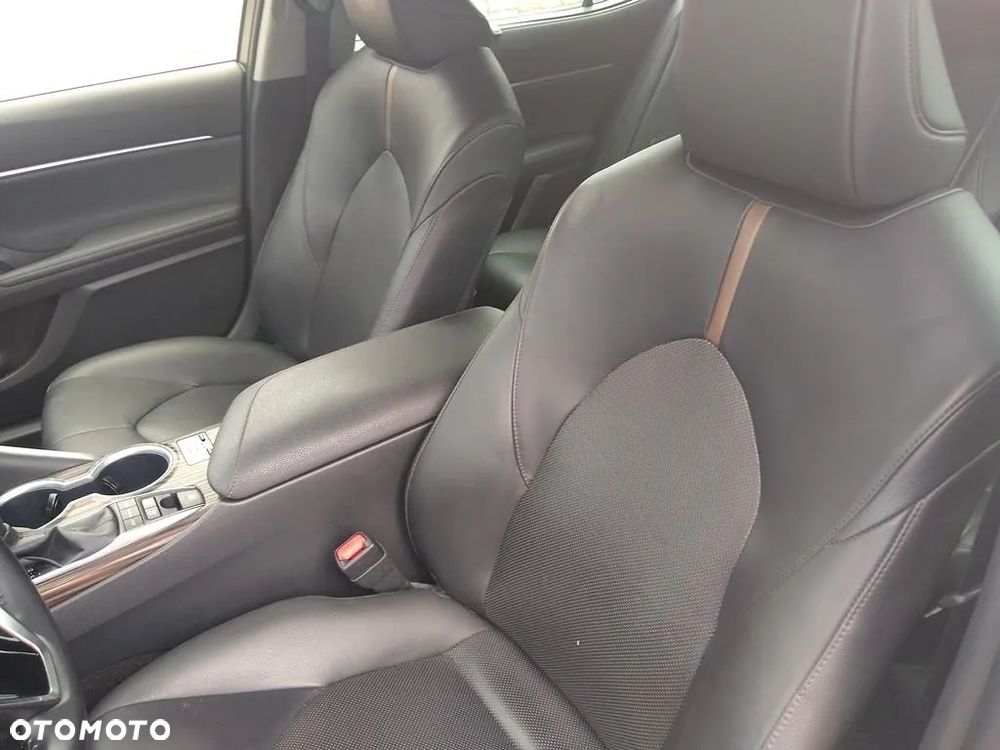 Toyota Camry ver-2-5-hybrid-executive-cvt - 11