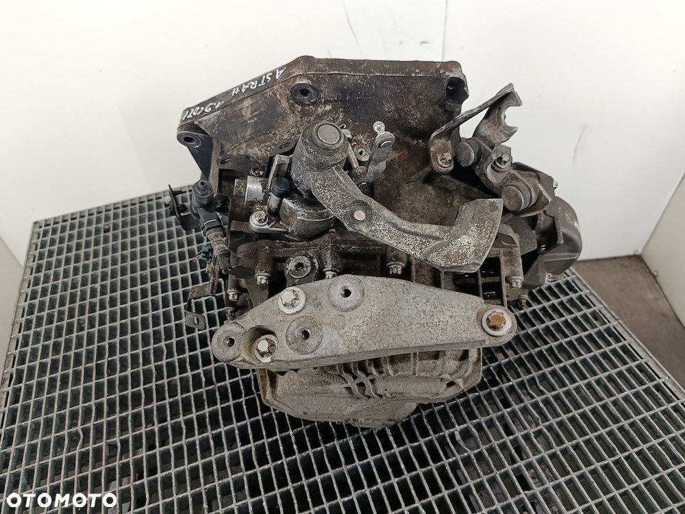 SKRZYNIA BIEGÓW MANUALNA 6 OPEL ASTRA H M32  55192042 1.7 CDTI - 3