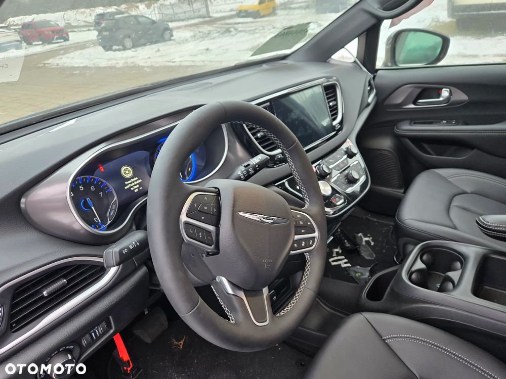 Chrysler Pacifica - 11