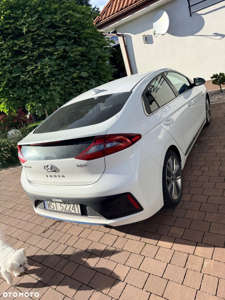 Hyundai IONIQ - 3