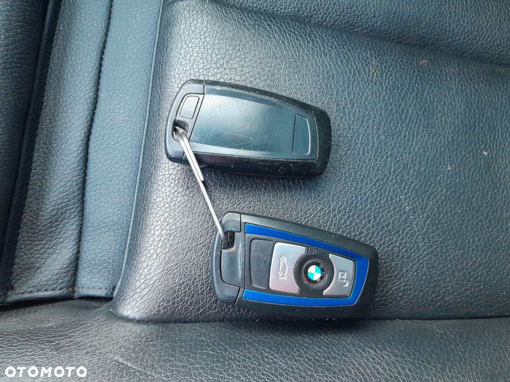 BMW Seria 3 325d Sport-Aut Sport Line - 16
