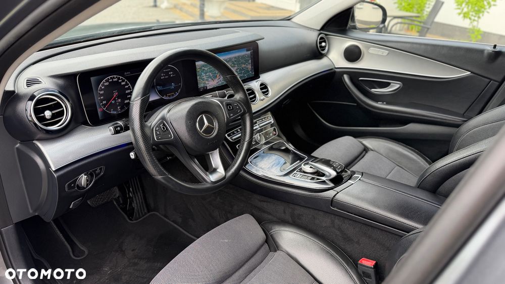 Mercedes-Benz Klasa E 220 d 4Matic 9G-TRONIC - 34