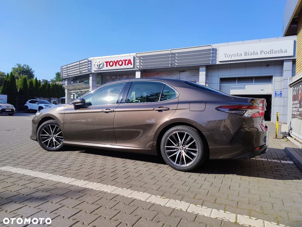 Toyota Camry Executive - 8