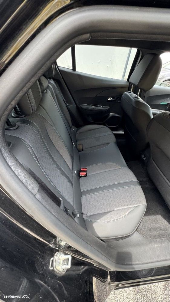 Peugeot 2008 1.2 PureTech Allure Pack EAT8 - 11