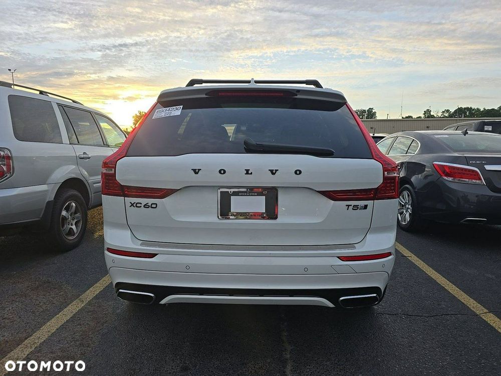 Volvo XC 60 T5 AWD R-Design - 6
