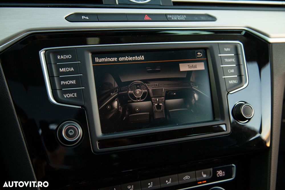 Volkswagen Passat Variant 2.0 TDI DSG 4Motion Highline - 18