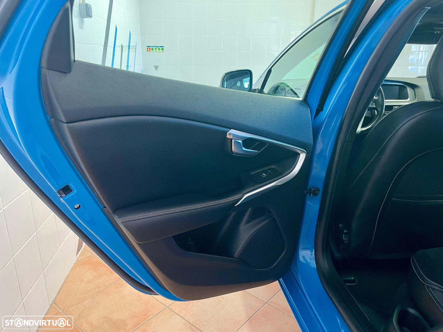 Volvo V40 1.6 D2 R-Design - 27