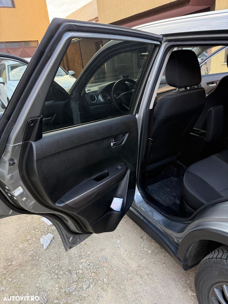 Suzuki Vitara 1.4 Boosterjet AllGrip MHEV Spirit - 4