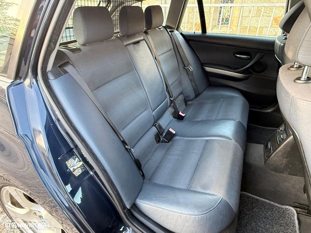 BMW 320 d Touring - 25