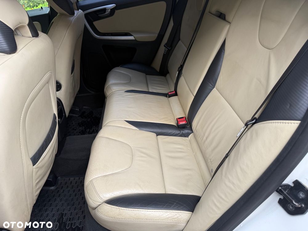 Volvo XC 60 2.4D AWD Summum - 11
