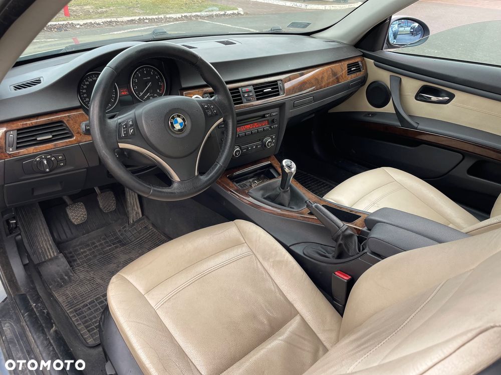 BMW Seria 3 325i M Sport Edition - 8