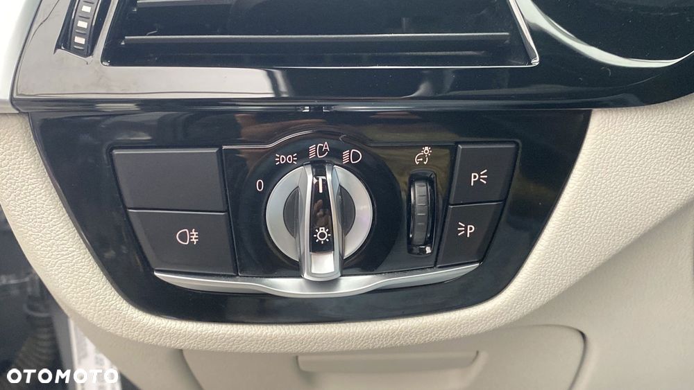 BMW Seria 5 530e xDrive - 24