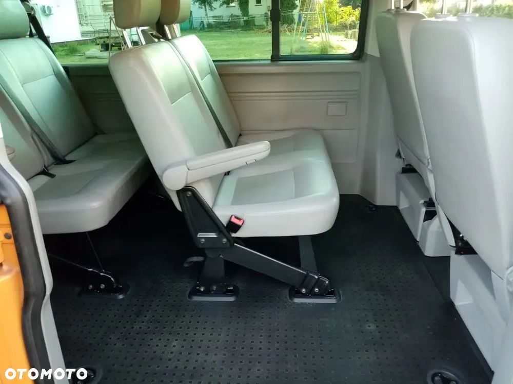 Volkswagen Multivan - 11