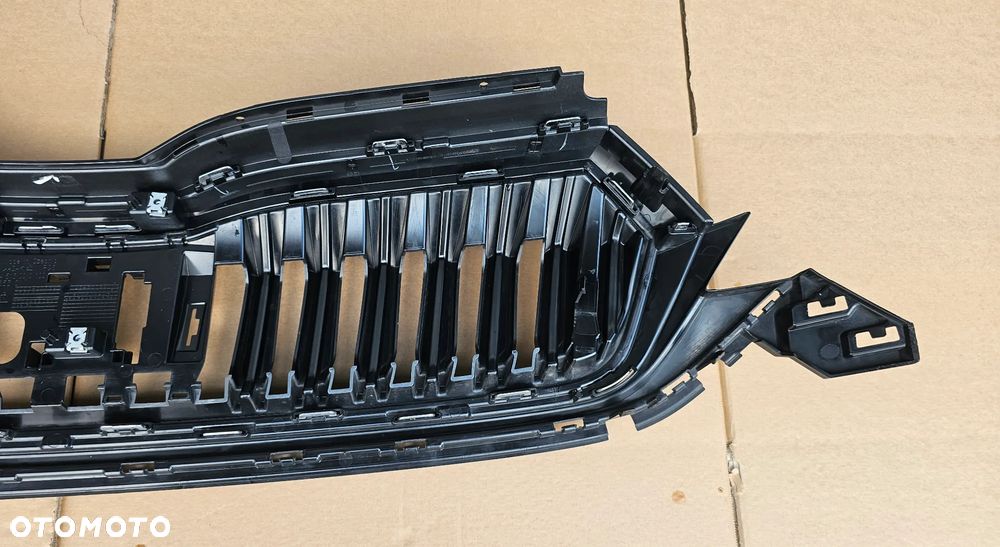 Grill atrapa Skoda Octavia 5E3853653C - 7
