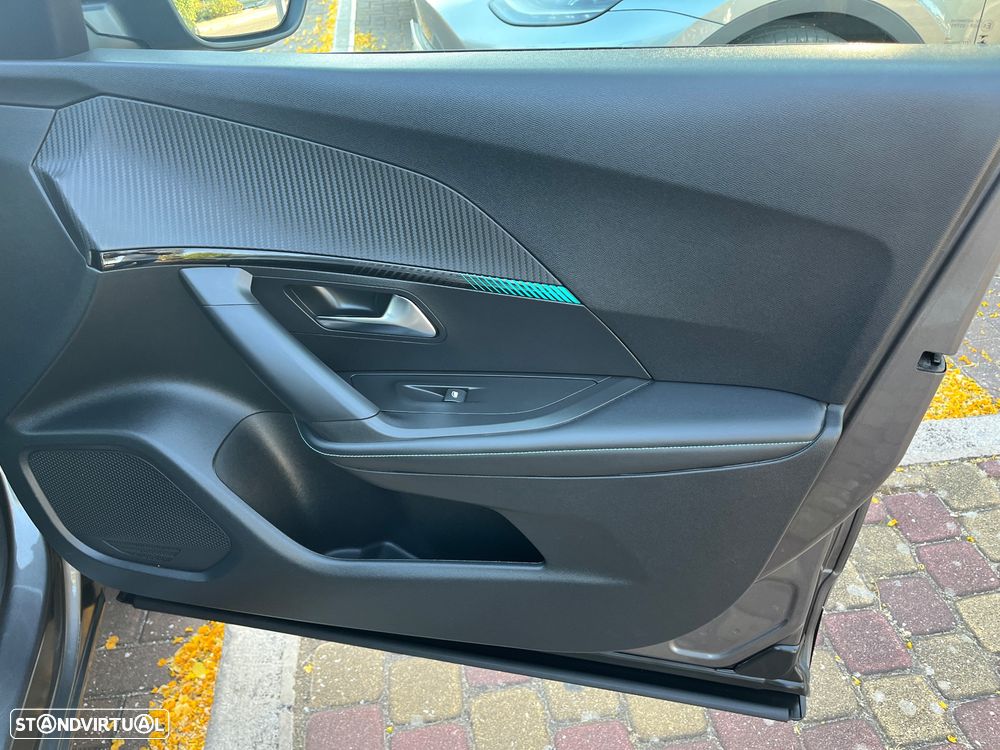 Peugeot 2008 1.5 BlueHDi Allure Pack EAT8 - 31