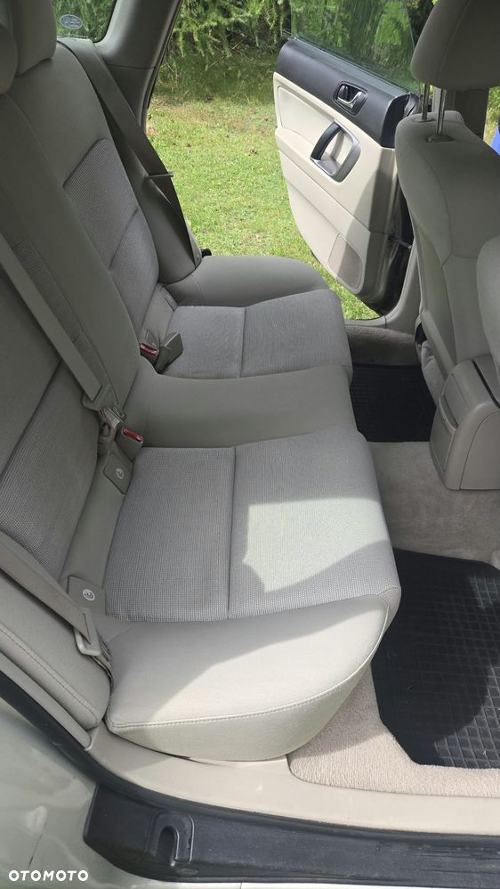 Subaru Outback 2.5i AT - 9