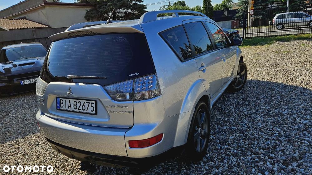 Mitsubishi Outlander - 4