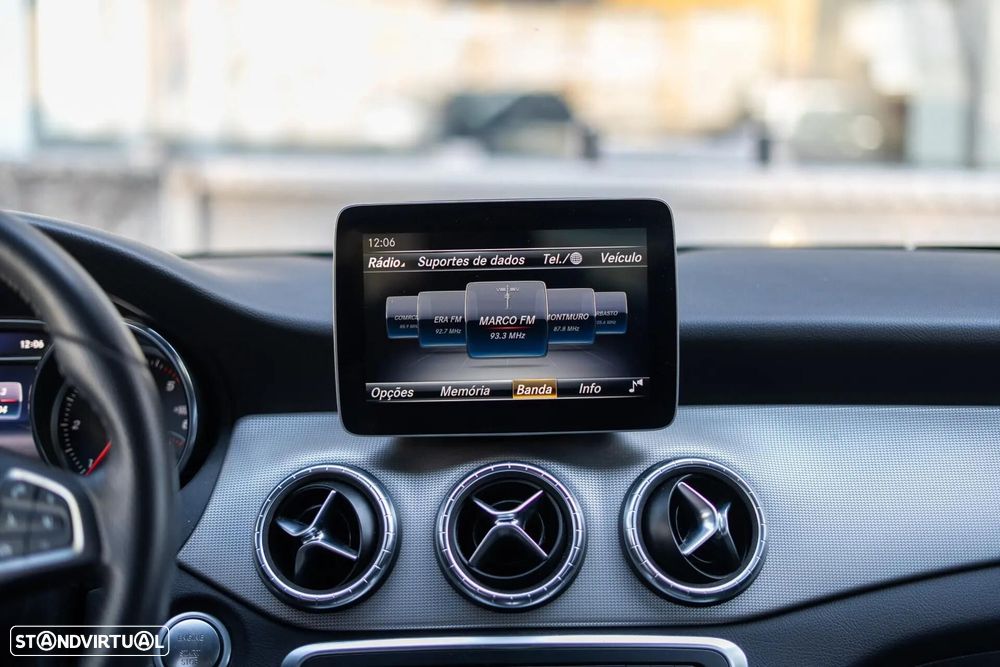 Mercedes-Benz CLA 180 d Urban - 23