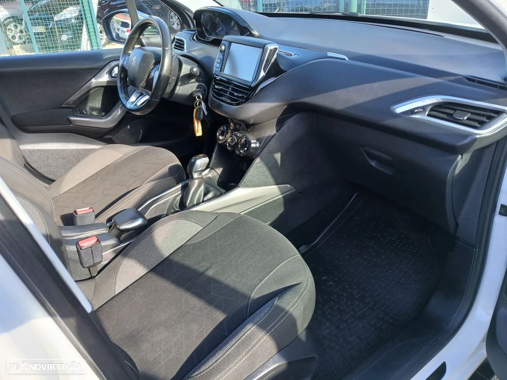 Peugeot 2008 1.2 PureTech Style - 21