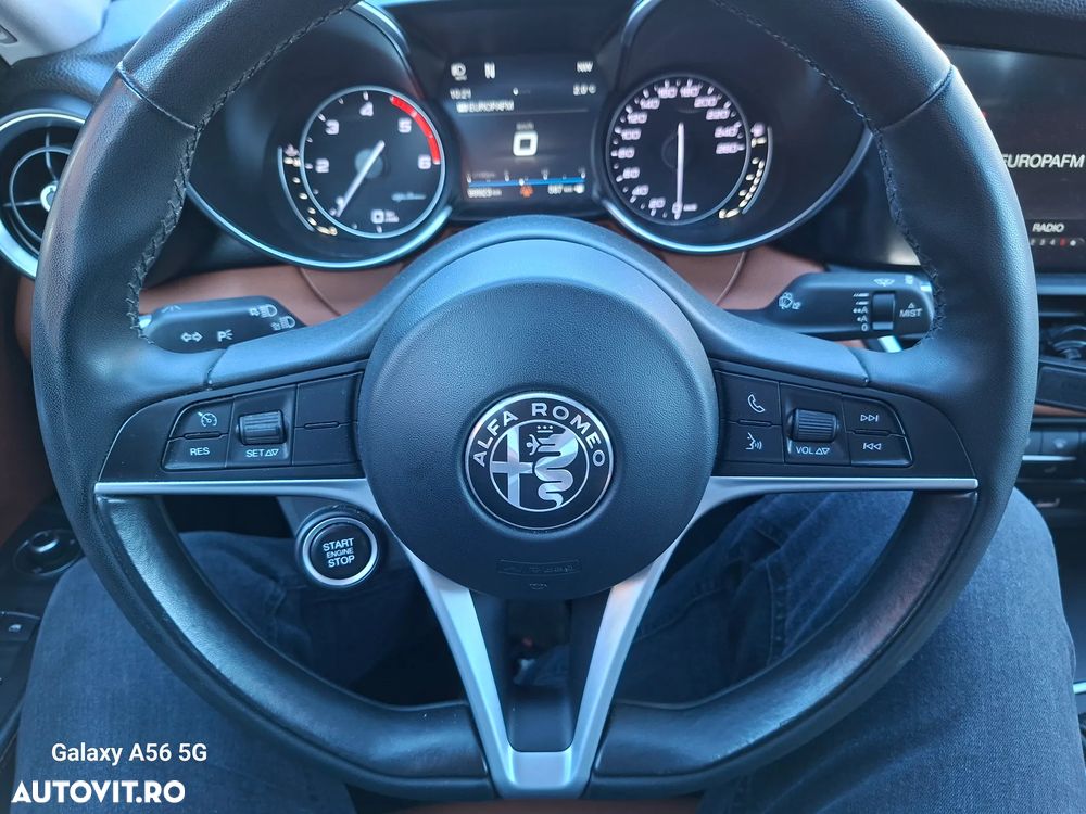 Alfa Romeo Giulia 2.2 - 16