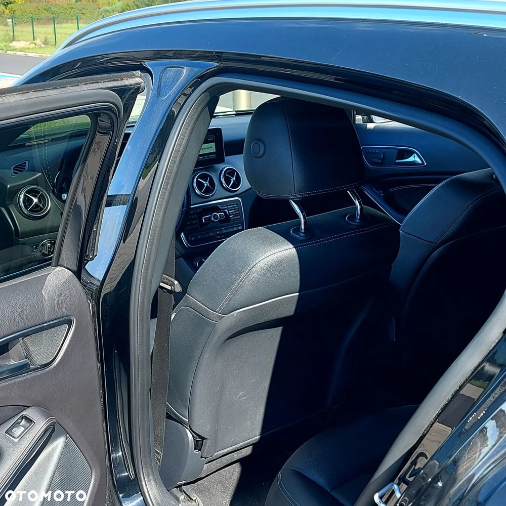Mercedes-Benz GLA - 11