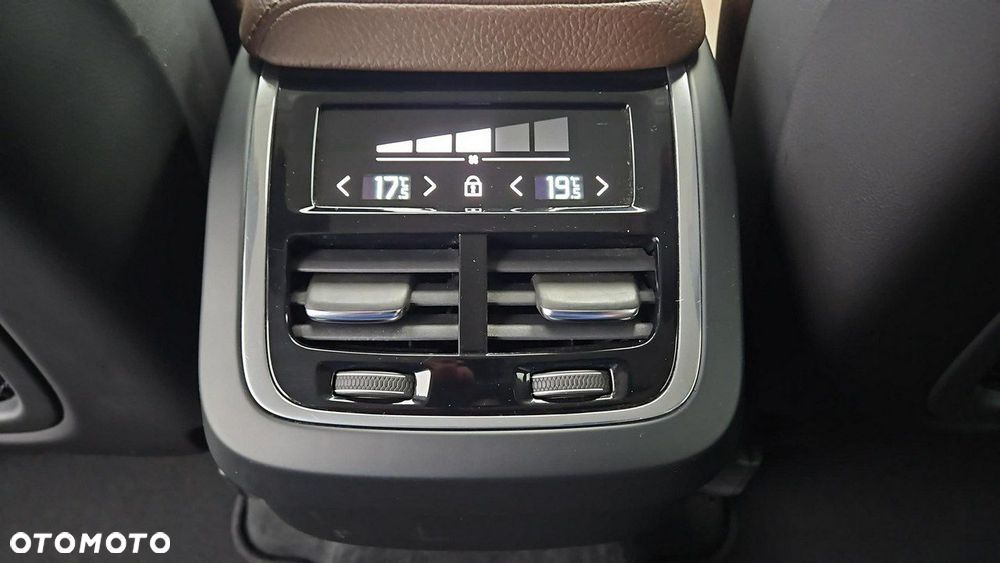 Volvo XC 60 D5 SCR AWD Inscription - 24