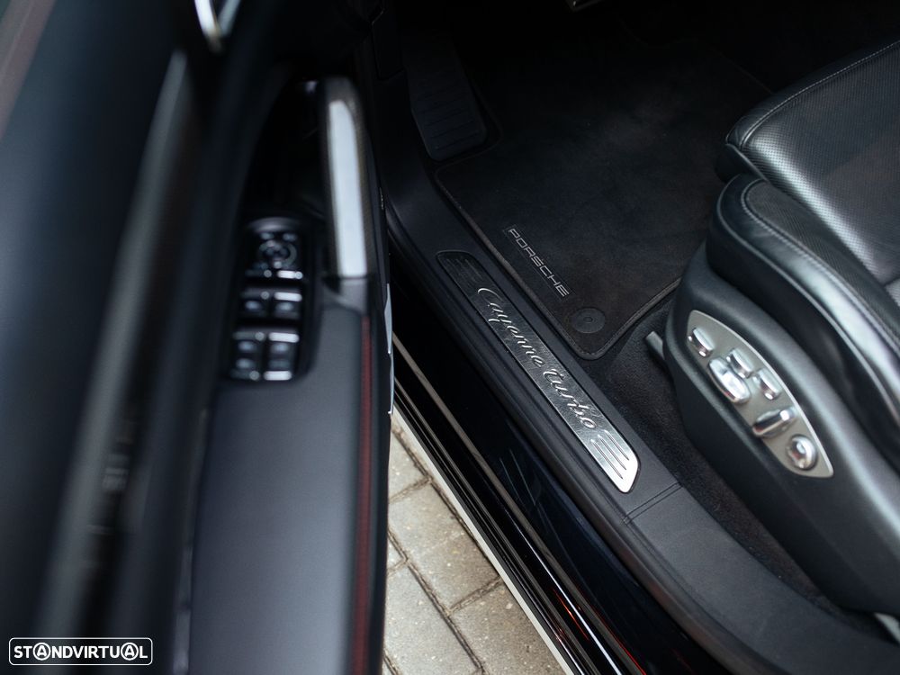 Porsche Cayenne Turbo Tiptronic S - 28