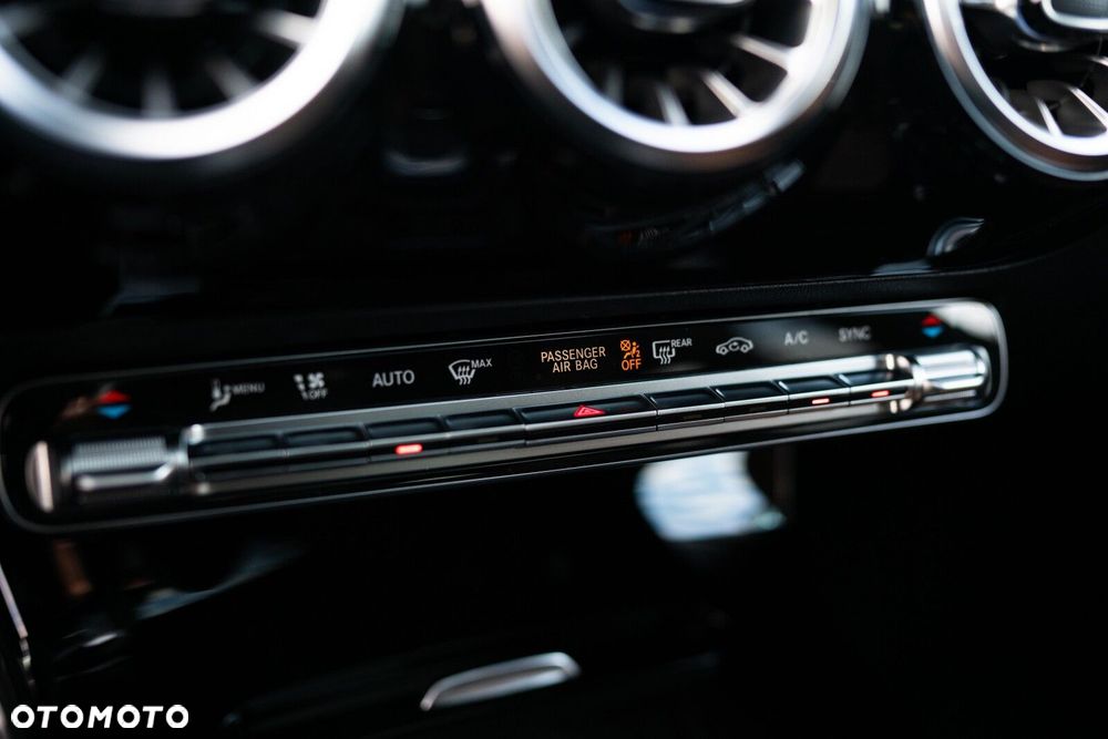 Mercedes-Benz CLA - 25