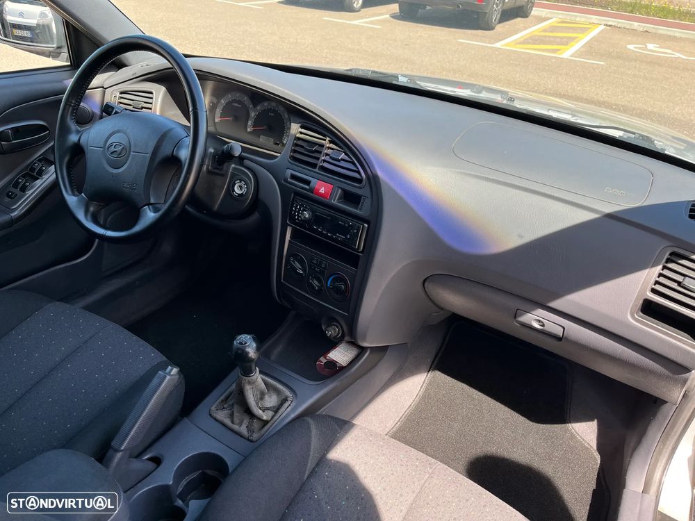 Hyundai Elantra 2.0 CRDi GLS - 17