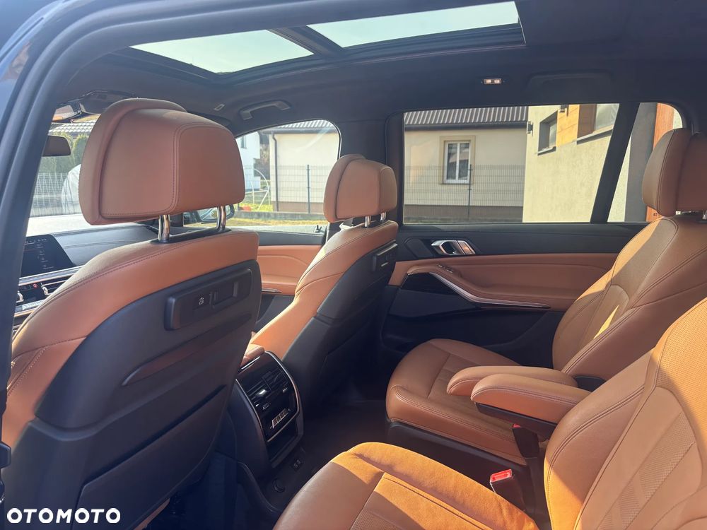 BMW X7 xDrive40i - 16