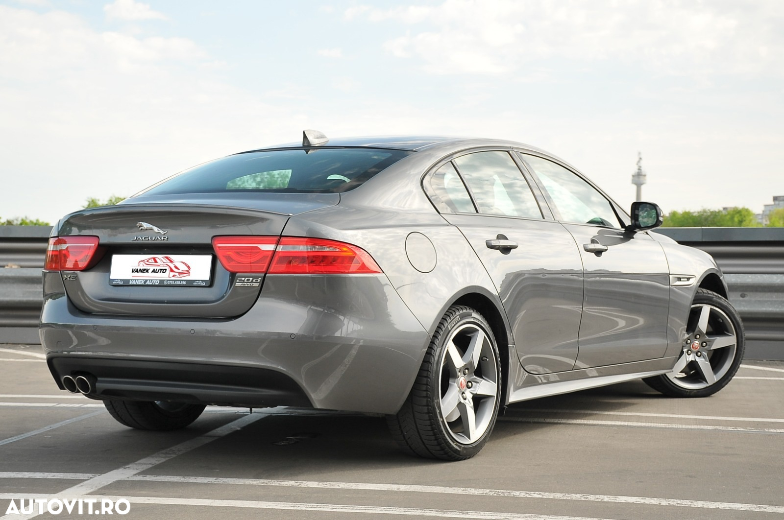 Jaguar XE 2.0 AWD R-Sport - 4