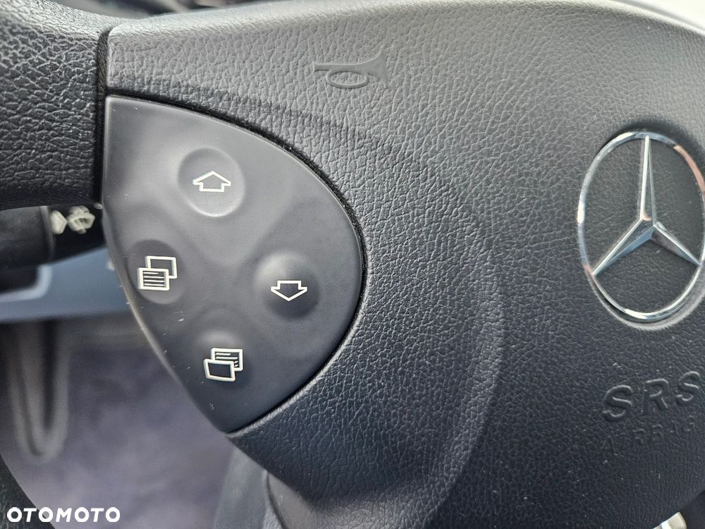 Mercedes-Benz Klasa E 200 Kompressor Automatik Classic - 28