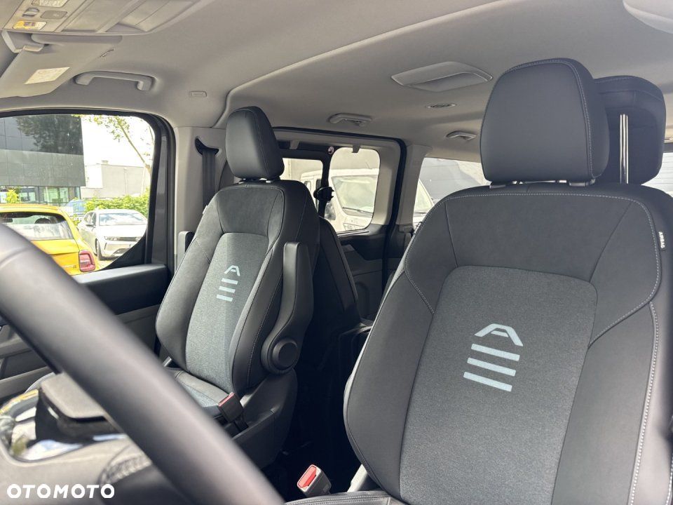 Ford Tourneo Custom - 11